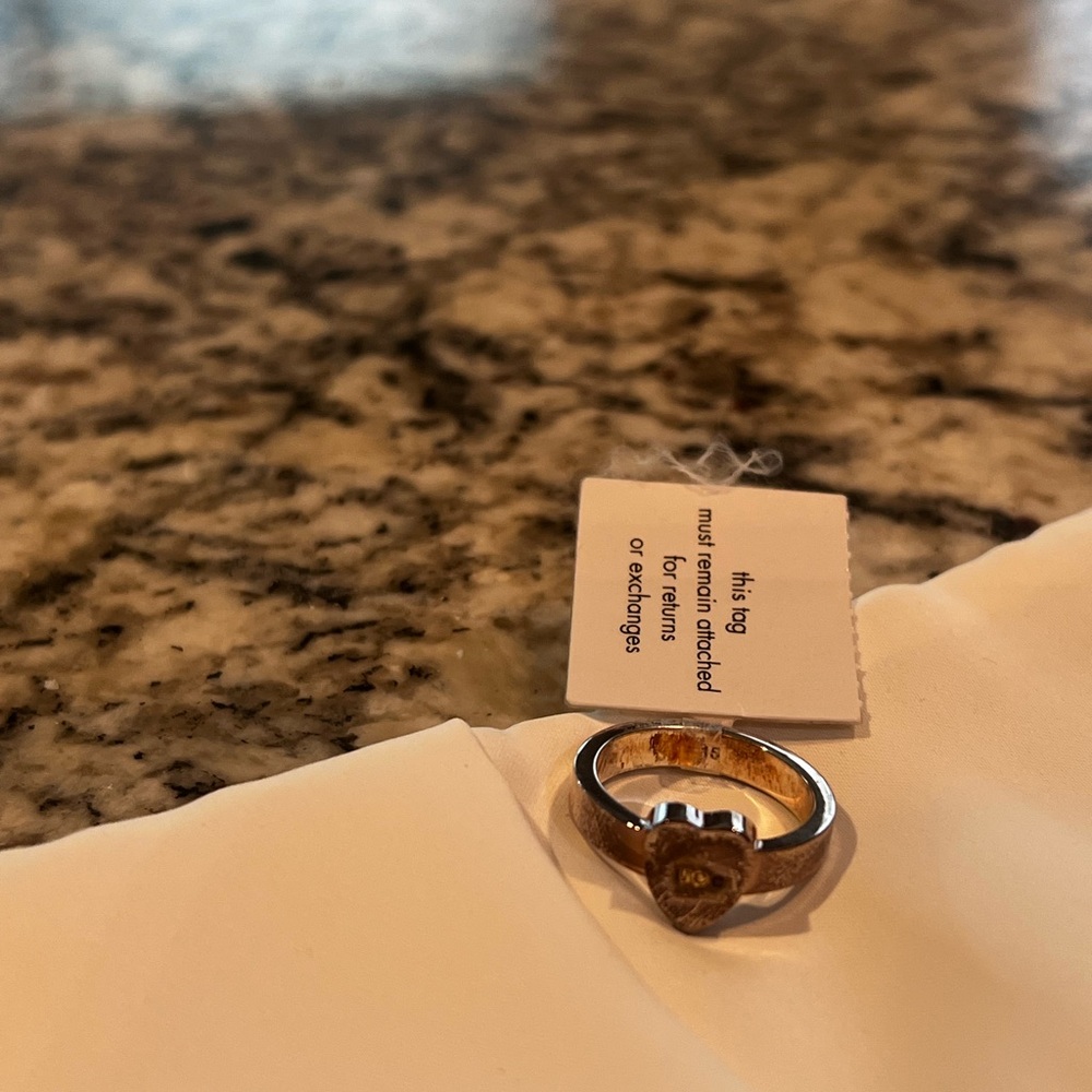 Gucci Silver Ring Elegant Jewelry Piece